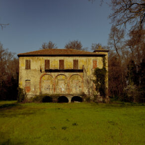 VILLA MAGNONI: LA VILLA DELLA STREGA CHE GUARDA